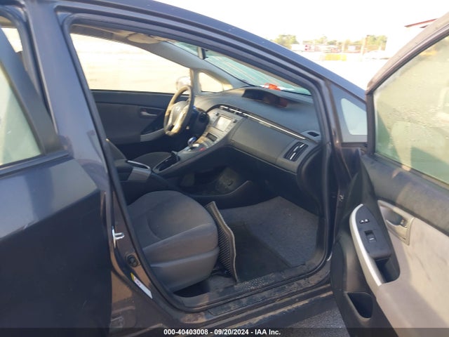 Toyota Prius Three 2014 JTDKN3DU7E1823535 Image 5