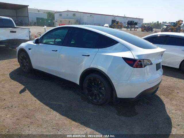 2021 TESLA MODEL Y 5YJYGAEE4MF215705 Photo 2