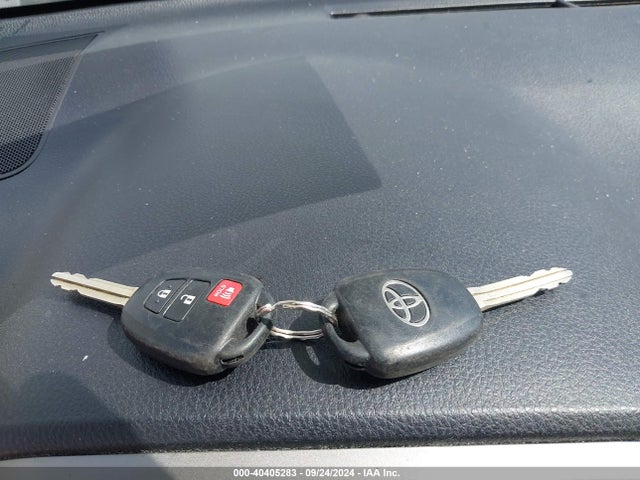 Toyota RAV4 LE 2017 2T3BFREV6HW650216 Image 11