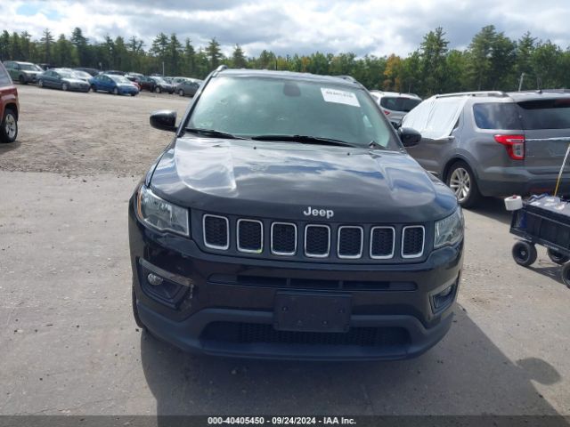 3C4NJDBB9JT282832 Jeep Compass Latitude 4x4