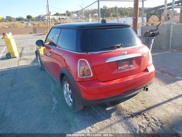 2008 MINI COOPER WMWMF33588TT67311 Photo 2