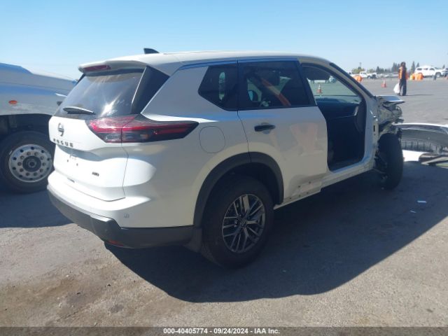 5N1BT3AB9RC724973 Nissan Rogue S Intelligent Awd