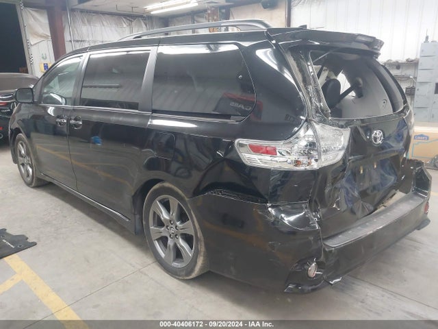 5TDXZ3DC4JS961449 Toyota Sienna Se Premium 8 Passenger
