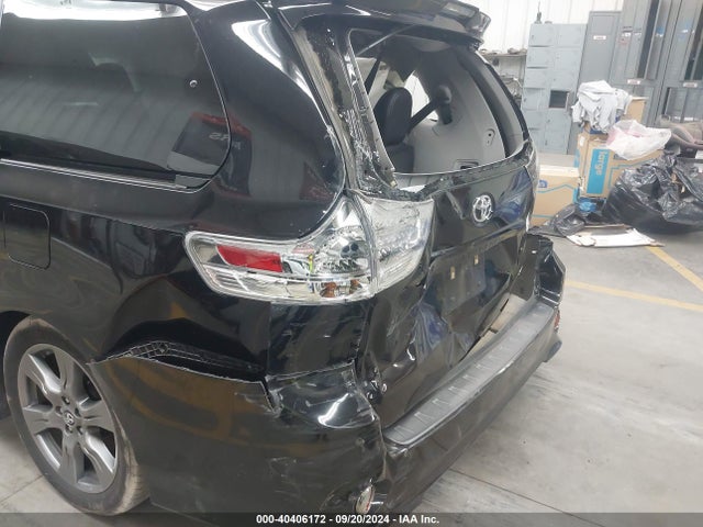 5TDXZ3DC4JS961449 Toyota Sienna Se Premium 8 Passenger