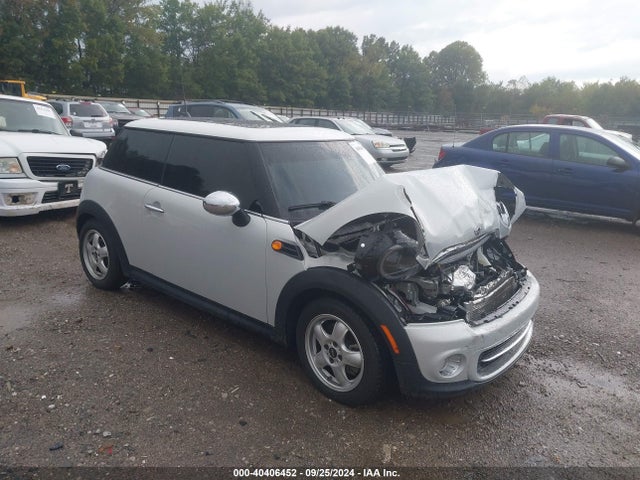 2011 MINI COOPER WMWSU3C58BTX96923 Photo 0