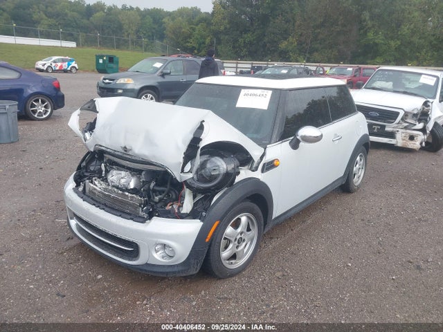 2011 MINI COOPER WMWSU3C58BTX96923 Photo 1