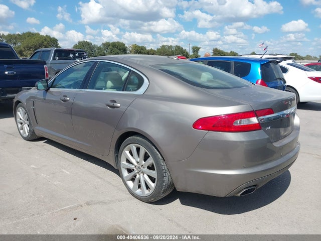 2010 JAGUAR XF SAJWA0GB0ALR75534 Photo 2
