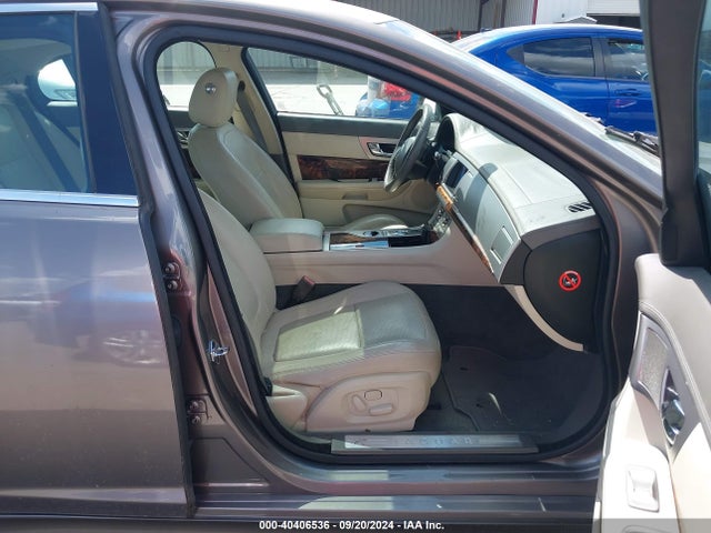 2010 JAGUAR XF SAJWA0GB0ALR75534 Photo 4