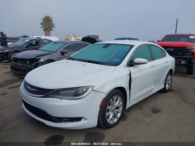 Chrysler 200 Limited 2015 1C3CCCAB4FN503584 Image 2