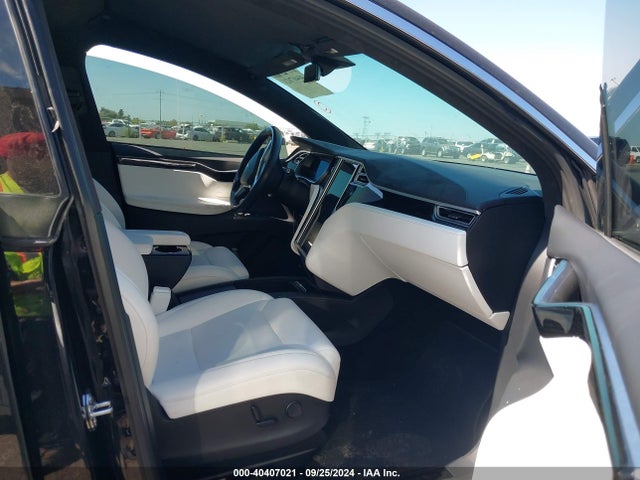 2017 TESLA MODEL X 5YJXCBE25HF048179 Photo 4
