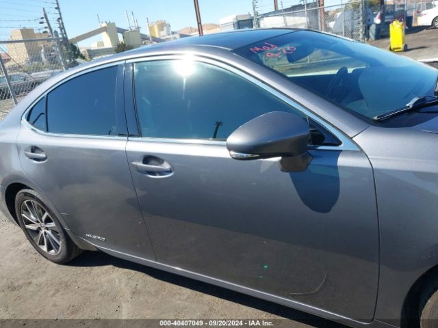 JTHBW1GG8G2118780 Lexus ES 300H