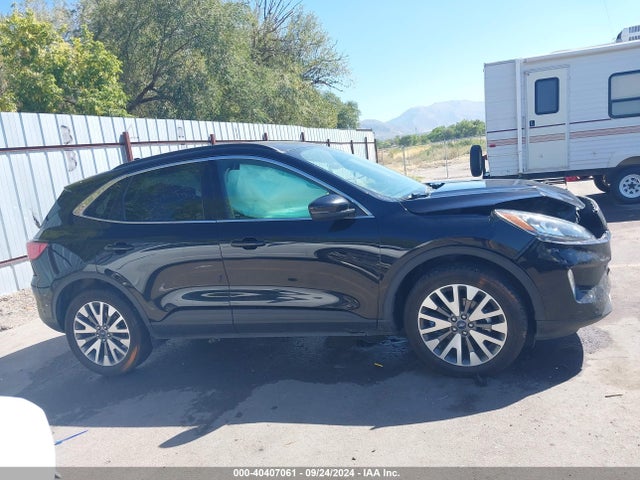 1FMCU9J90LUA80976 Ford Escape Titanium