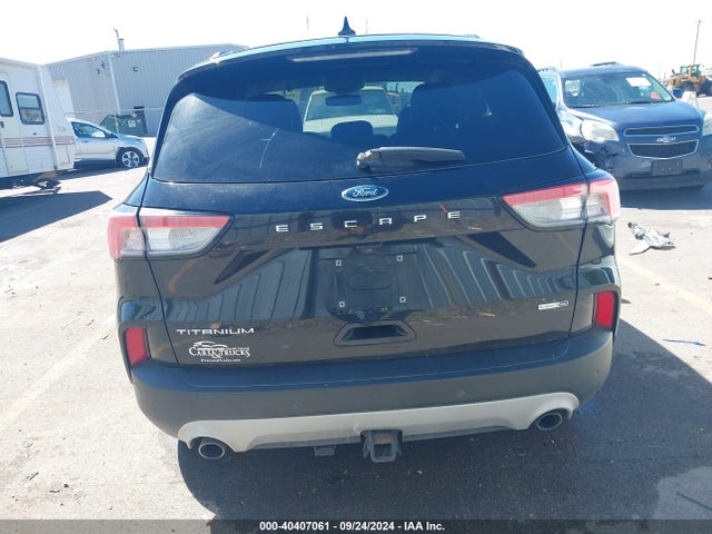 1FMCU9J90LUA80976 Ford Escape Titanium
