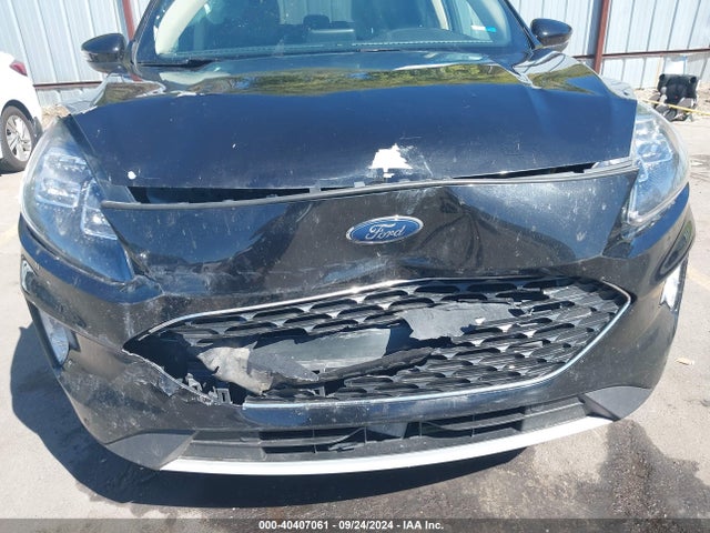1FMCU9J90LUA80976 Ford Escape Titanium