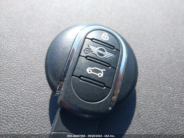 2016 MINI CLUBMAN WMWLN5C5XG2E30345 Photo 10