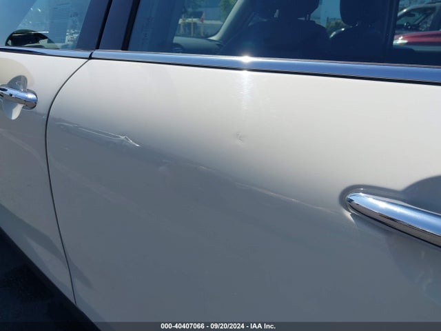 2016 MINI CLUBMAN WMWLN5C5XG2E30345 Photo 5
