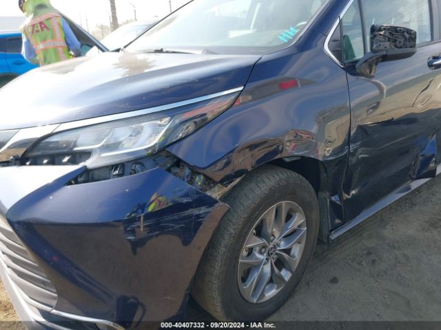 5TDJRKEC6NS097525 Toyota SIENNA XLE