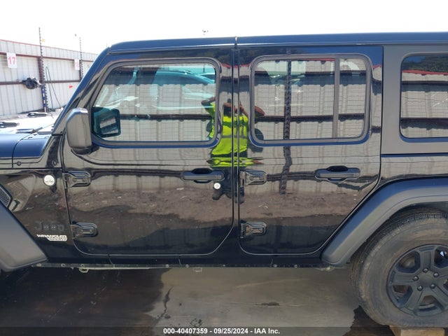 1C4HJXDG5JW126546 Jeep Wrangler Unlimited Sport S 4x4