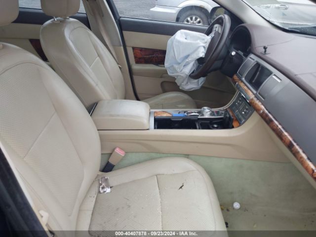 2011 JAGUAR XF SAJWA0GB9BLR87845 Photo 4