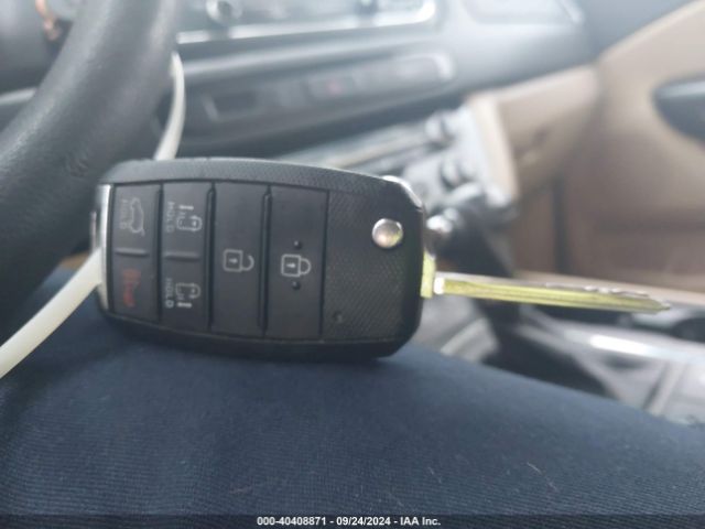 KNDMB5C16G6195168 KIA SEDONA LX