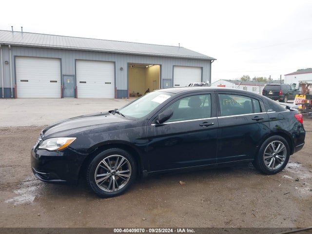 1C3CCBAB1EN123725 Chrysler 200 LX
