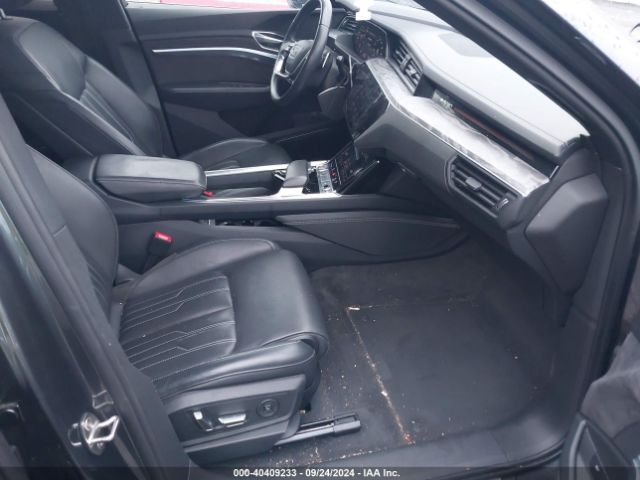 WA1VAAGE0KB006585 Audi E-tron Premium Plus