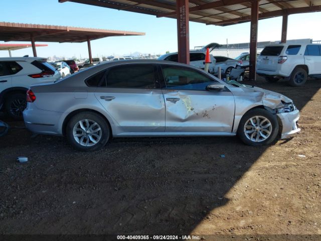 1VWAA7A32JC044677 Volkswagen Passat 2.0t R-line/2.0t S