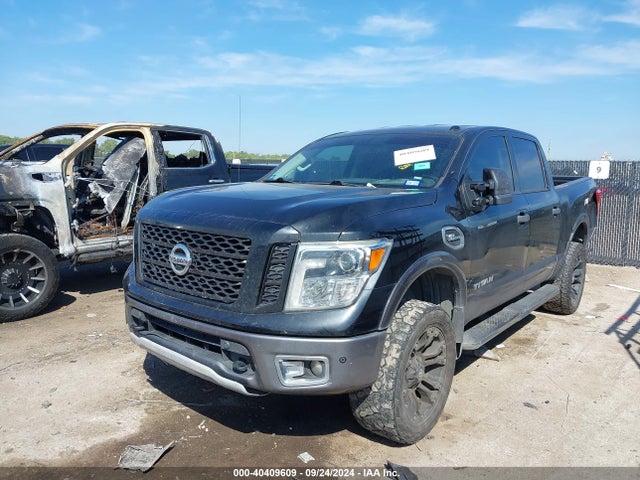 Nissan Titan Pro-4x 2017 1N6AA1E56HN539732 Image 2
