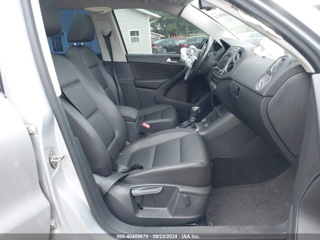 WVGAV7AX7GW577671 Volkswagen TIGUAN SE
