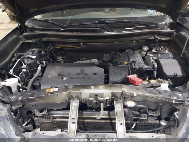 JA4AZ3A3XGZ039425 Mitsubishi Outlander Es