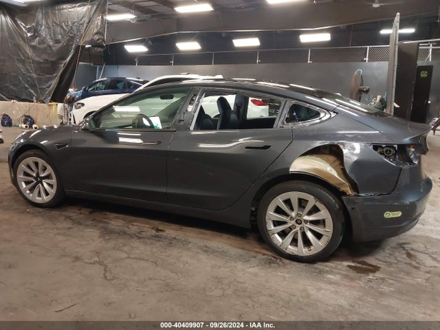 2022 TESLA MODEL 3 5YJ3E1EB9NF272604 Photo 2