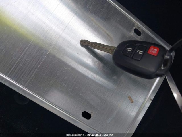 JTMWFREVXFD073962 Toyota Rav4 Xle