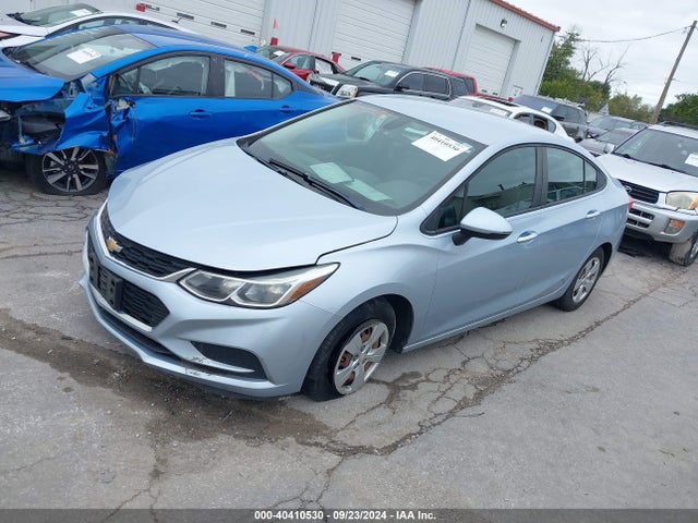 Chevrolet Cruze Ls Auto 2018 1G1BC5SM4J7227125 Image 2