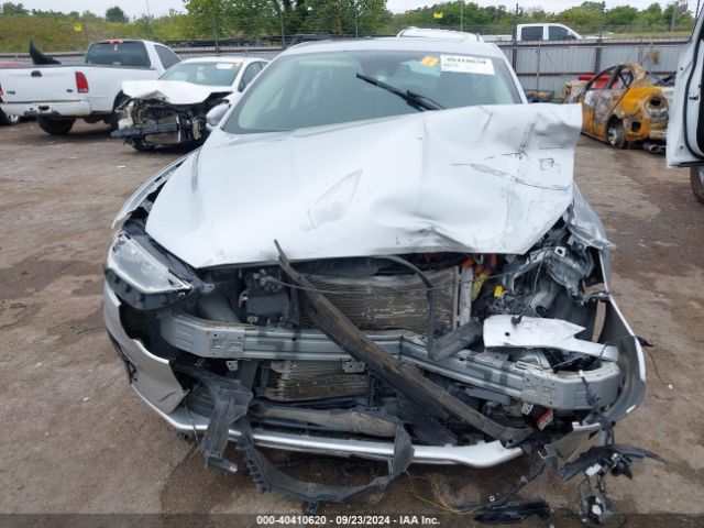 3FA6P0RU2KR181932 Ford Fusion Hybrid Titanium