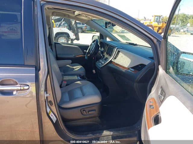 5TDDZ3DCXHS156858 Toyota Sienna Limited Premium 7 Passenger