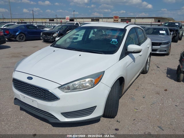 Ford FOCUS SE 2015 1FADP3F26FL296064 Image 2