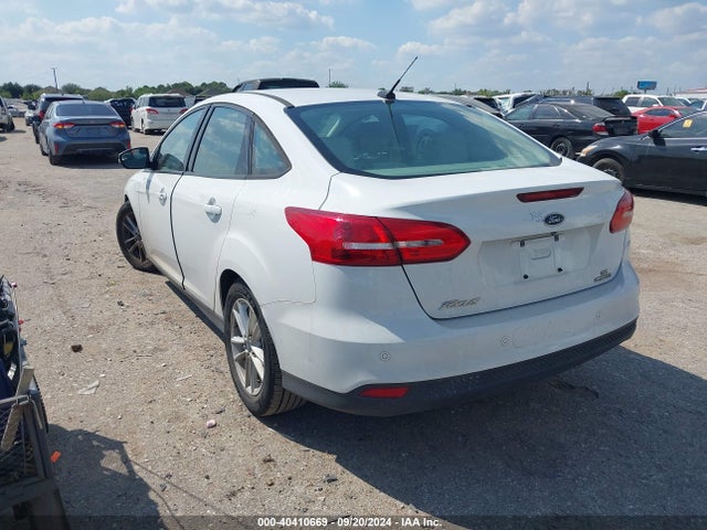 Ford FOCUS SE 2015 1FADP3F26FL296064 Image 3