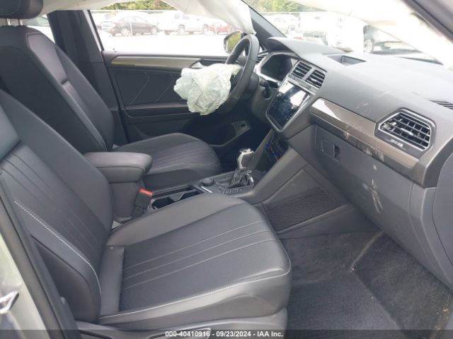 3VV8B7AXXRM024125 Volkswagen Tiguan 2.0t Se R-line Black/se Black