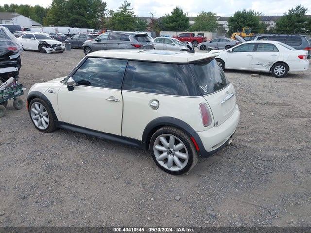 2005 MINI COOPER S WMWRE33495TD94709 Photo 2
