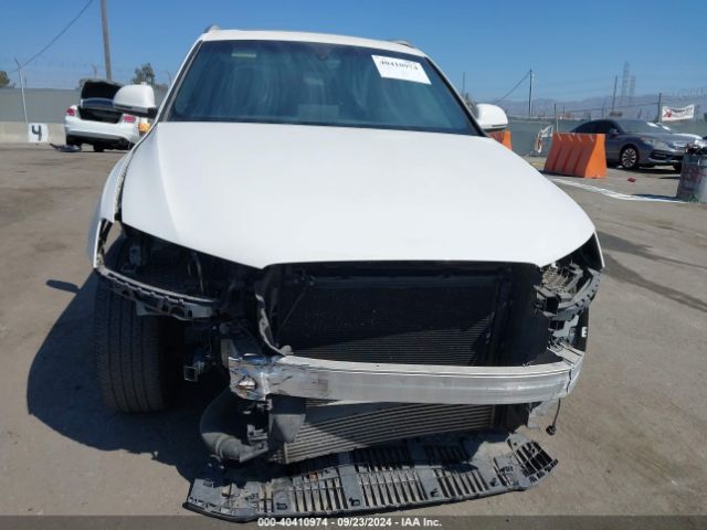 WA1JCCFS5HR010210 Audi Q3 2.0t Premium