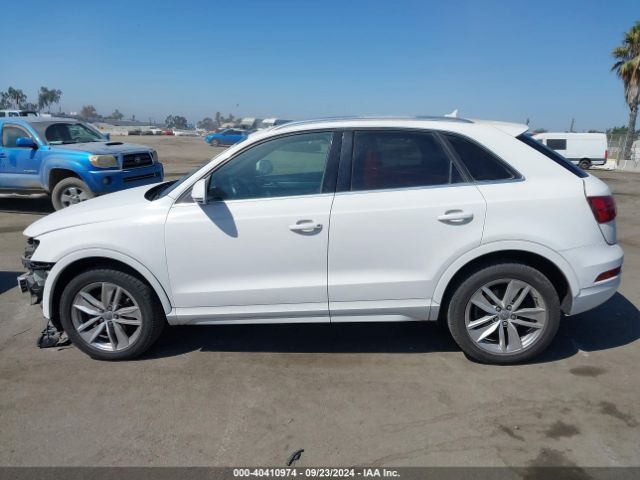 WA1JCCFS5HR010210 Audi Q3 2.0t Premium
