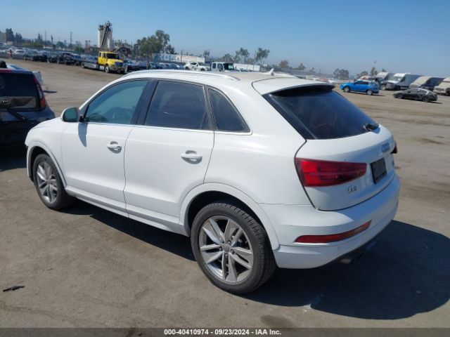 WA1JCCFS5HR010210 Audi Q3 2.0t Premium