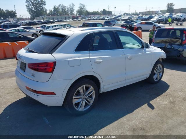 WA1JCCFS5HR010210 Audi Q3 2.0t Premium