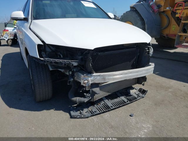 WA1JCCFS5HR010210 Audi Q3 2.0t Premium