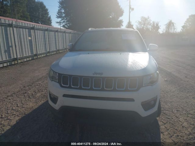 3C4NJCBB3JT155956 Jeep Compass Latitude Fwd