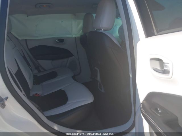 3C4NJCBB3JT155956 Jeep Compass Latitude Fwd