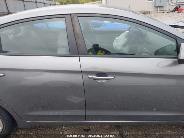 Hyundai ELANTRA SE 2018 5NPD74LF4JH354371 Image 13