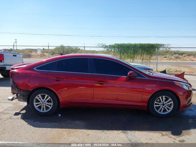 Hyundai SONATA SE 2016 5NPE24AFXGH356320 Image 13