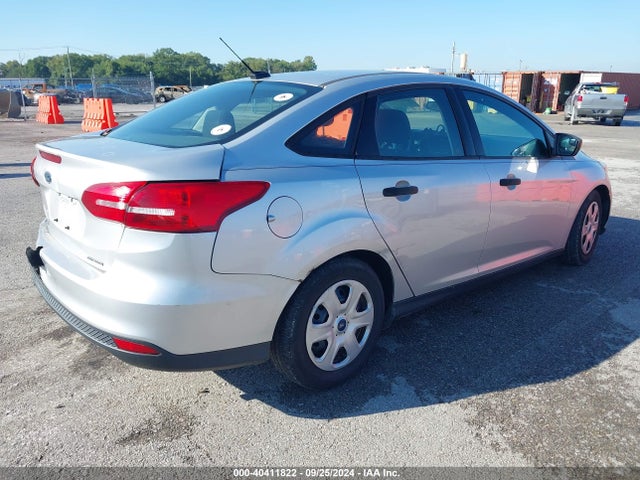 Ford FOCUS S 2016 1FADP3E2XGL324418 Image 4