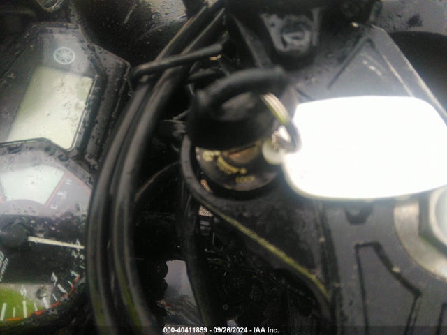 Yamaha YZFR3 2015 MH3RH06Y8FK005832 Image 23